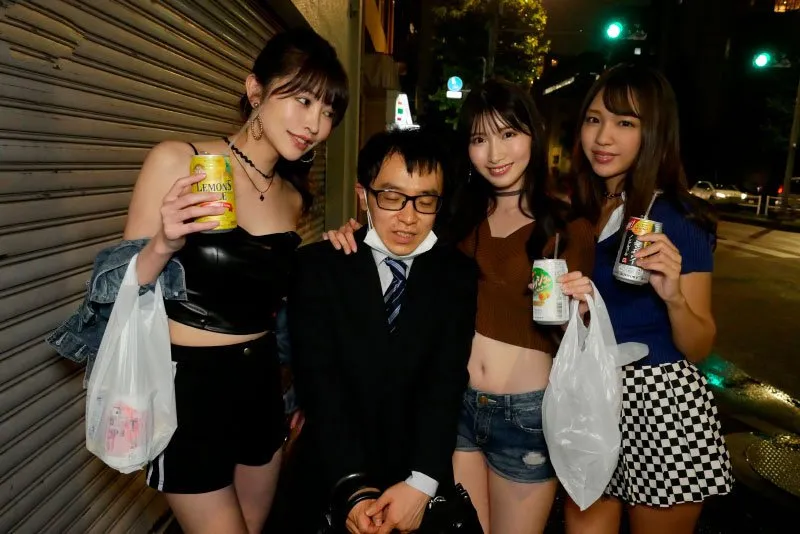 Nhóm 3 cô bạn thân ngẫu nhiên chọn một ccặc trai may mắn